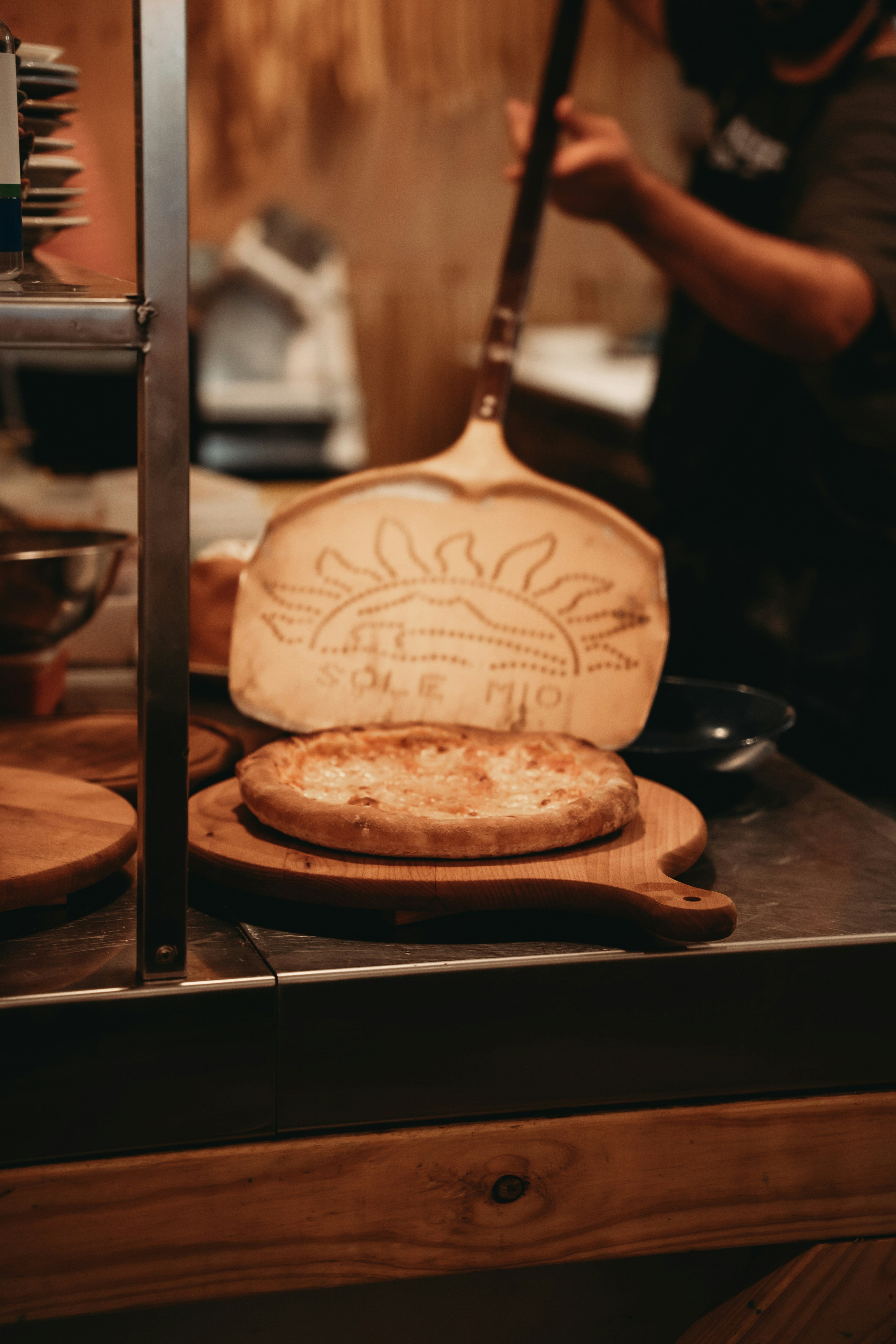 How to Choose the Right Pizza Paddle for Your Home Oven
